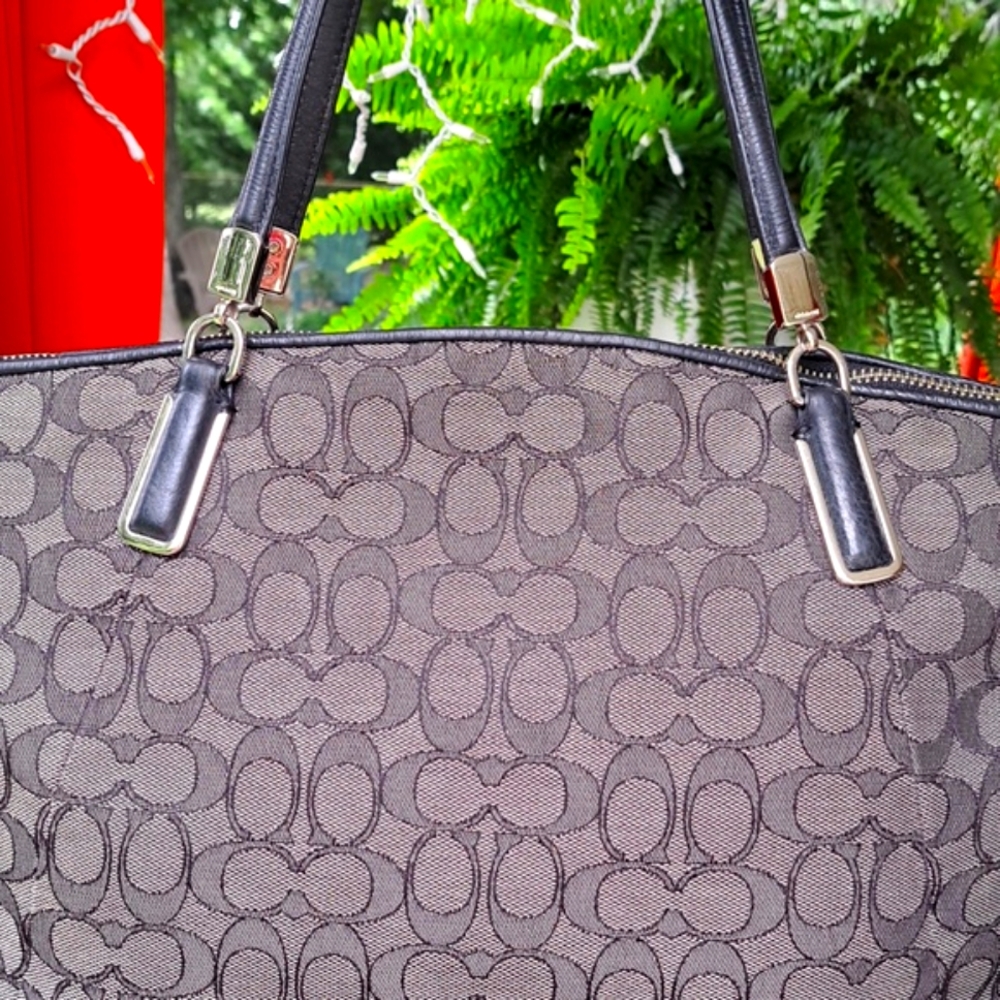 Coach F36220 Kelsey Black Leather Trim w Gray "C" Signature Shoulder - Picture 8 of 12